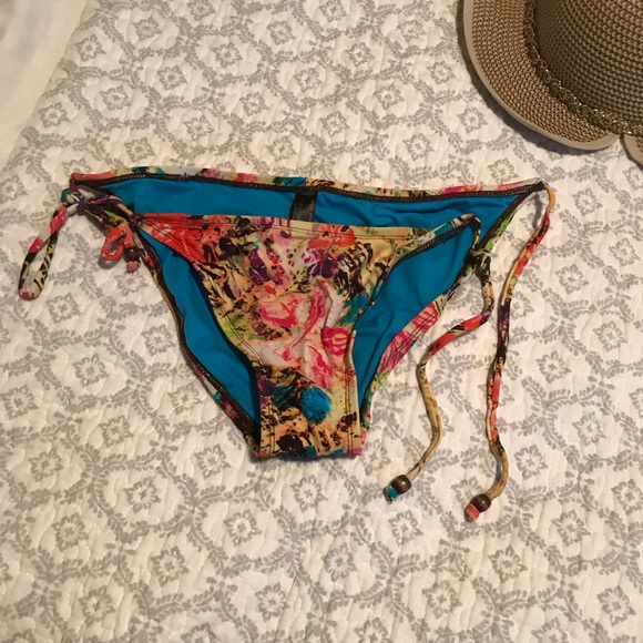 string bikini bottoms - Picture 5 of 8